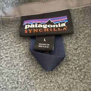 Patagonia Men’s Vest. Grey with navy trim